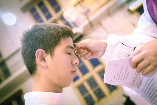 A male believer was put ash on in the Church of Heavenly Peace in Fuzhou, Fujian at an unknown date.