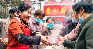 A picture of an anti-cancer kitchen distributing food at an unknown date
