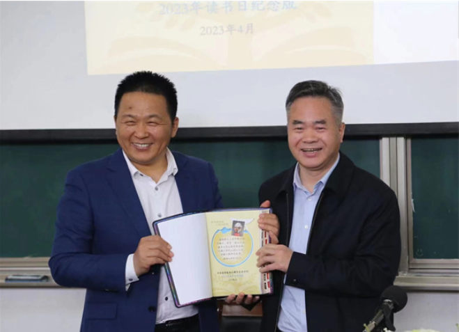 Rev. Shan Weixiang, vice president and general director of the China Christian Council and Rev. Xie Bingguo, president of East China Theological Seminary, co-launched the new book Trilingual Comparison of the New Testament in Chinese, Greek, and English in Shanghai on April 26, 2023.
