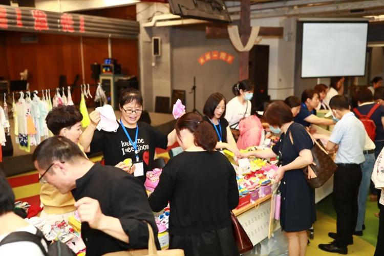 A charity bazaar was held in the underground multi-purpose hall of Chongyi Church, Hangzhou, Zhejiang, on June 18, 2023.