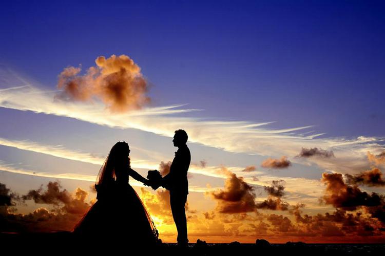 A picture of a married couple