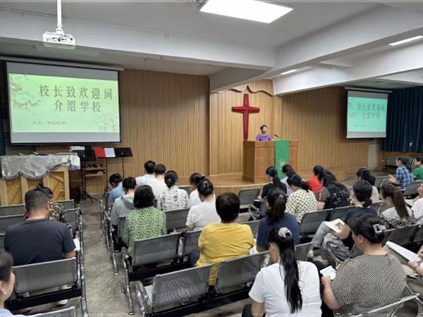 Rev. Wang Hong, president of Shaanxi Bible School, gave a welcome speech introducing the general situation of the school on June 26, 2023.