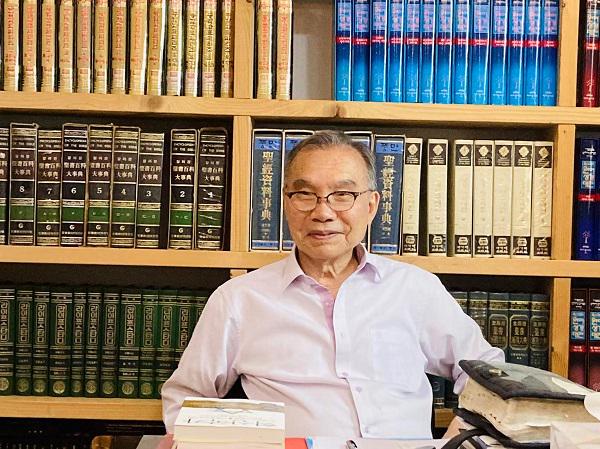 A photo of pastor Kim Jin-Hong, the founder of Deok Rae Community.