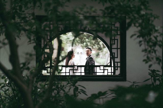 A picture of a man and a woman are having a date in a yard