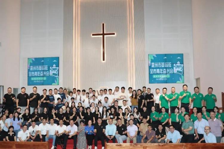 Believers and pastoral staff took a group picture after attending the first youth revival meeting held in Huizhou, Guangdong, on August 12, 2023.