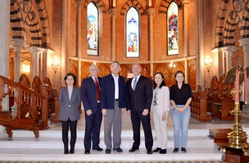 Rev. Shen Xuebin (third from left), residential vice president of CCC, and Rev. Gary Lundstorm (fourth from left), international vice president of the Samaritan's Purse, and the delegation from BEGA took a group picture in the Holy Trinity Cathedral, Shanghai, on October 26, 2023.