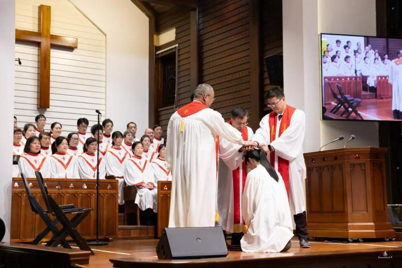 The pastorate hosted the laying-on of hands ceremony to ordain a clergyman at Sicheng Church in Hangzhou City, Zhejiang Province, on December 6, 2023.