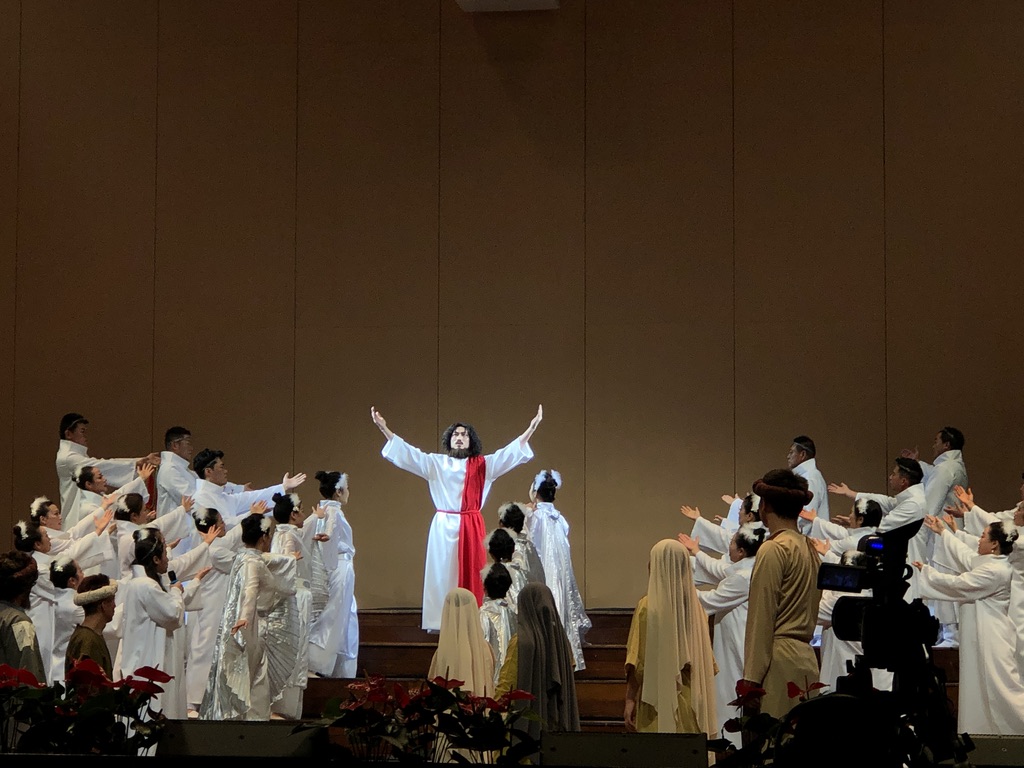 The Chongyi Church commenced a Christmas celebration event themed “Rebuild of Life" in Hangzhou City, Zhejiang Province, on the evening of December 17, 2023.