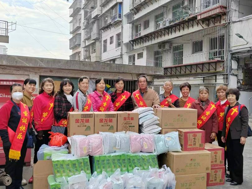 The youth and middle-aged fellowship of the Gospel Church carried out the annual 'Santa Claus Action' to provide care to the needy in Yongan City, Fujian Province, during December 2023.