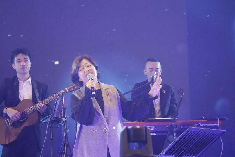 Rev. Sandy Yu, founder of the Stream of Praise (SOP) music ministry, encouraged the present females at the Woman Conference held SOP in Hong Kong on December 30, 2023.