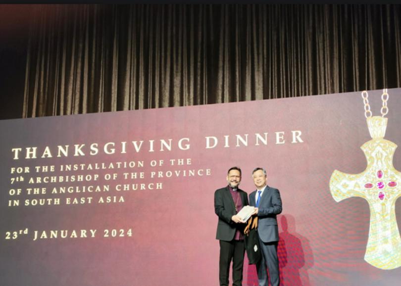Rev. Xv Xiaohong, chairman of the national TSPM, took a photo with Bishop Titus Chung Khiam Boon at the installation service as the Archbishop of the Province of the Anglican Church in Southeast Asia at St. Andrew's Cathedral in Singapore on January 23, 2024.