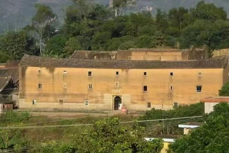 The picture of the Siyong Building in 2008