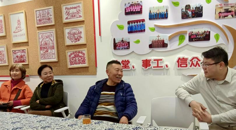 Congregants were sharing at the Tea Ceremony Fellowship of Yuguang Church in Dalian City, Liaoning Province on March 16, 2024.