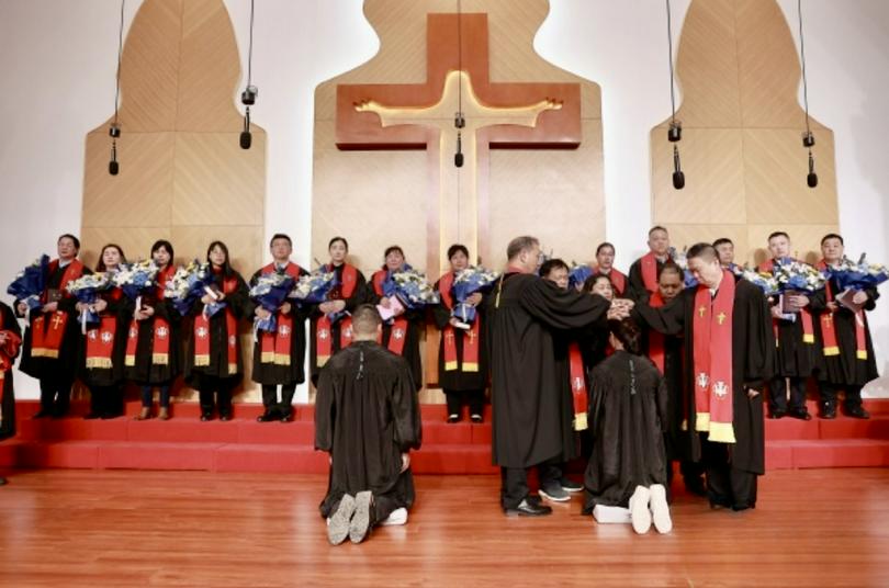 The pastorate hosted the laying-on of hands ceremony for the newly ordained at the Enquan Church in Weicheng District, Weifang City, Shandong Province, on March 24, 2024.