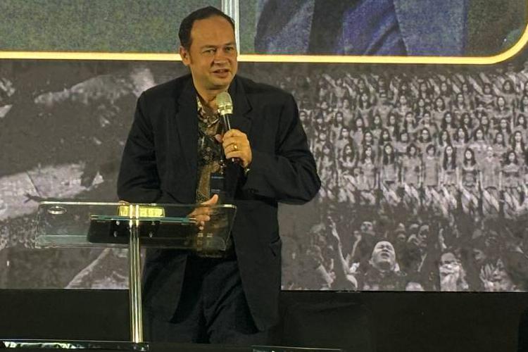 Aye Min, a pastor from Myanmar and a leader of Myanmar Evangelical Alliance, gave a lecture at the afternoon workshop titled "Challenges for Discipleship in Asia" at the Everyone Asia 2024 conference held in Sentil, Indonesia, on July 5, 2024.