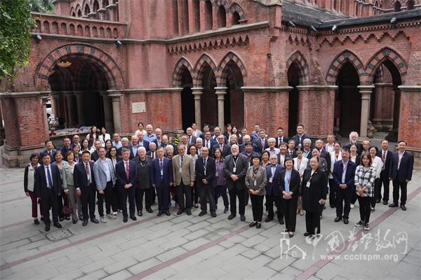 A group photo was taken during the China-U.S. Christian Fellowship at Holy Trinity Cathedral in Shanghai from October 15 to 16, 2024.
