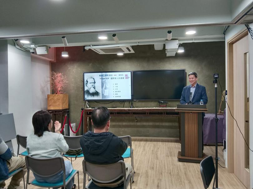 David Chan, a member of the board of directors of Half Crown Media, explained the name “Half Crown Media” at an introduction meeting convened in Hong Kong on November 29, 2024.