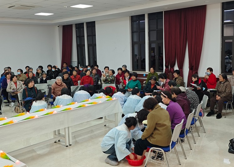 A footwashing ceremony was conducted at Dianshan Lake Church, Kunshan, Suzhou, Jiangsu, on Maundy Thursday, March 28, 2024.