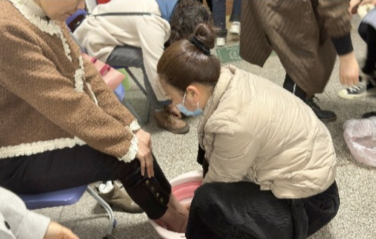 A footwashing ceremony was held at Apostle Church, Suzhou, Jiangsu, on Maundy Thursday, March 28, 2024.