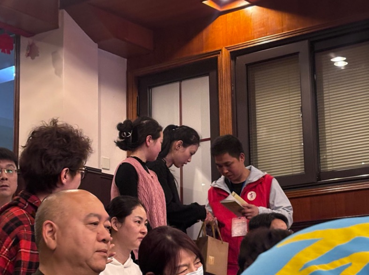 Two newcomers stood up to get gifts and contact cards after accepting the call of God during the second Easter Sunday service at Contennial Church in Ningbo, Zhejiang, on March 31, 2024.