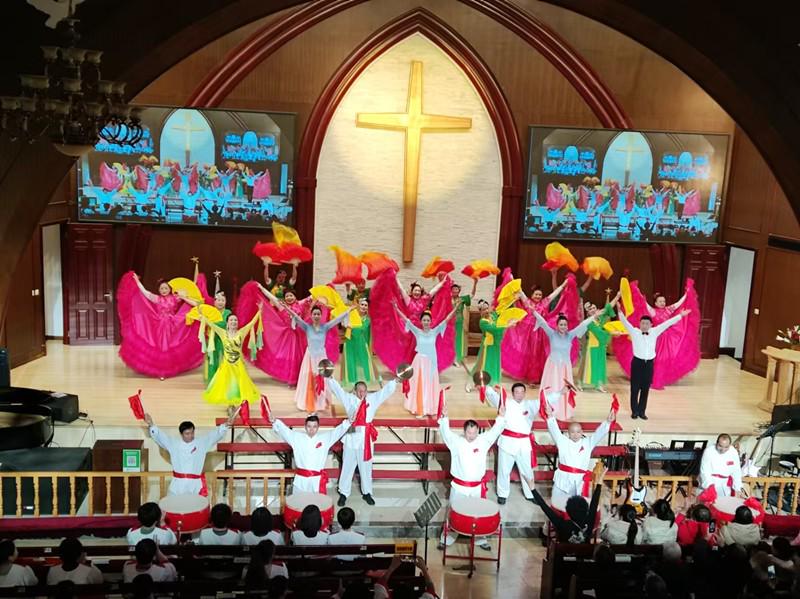 Christians presented a group dance “Joy to the World” in celebration of Christmas at the Gospel Church in Daxing District, Beijing, on December 25, 2024.