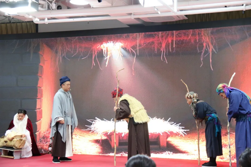 Believers staged a Christmas performance depicting the birth of Jesus at a church in Beijing during Christmas Week 2024.