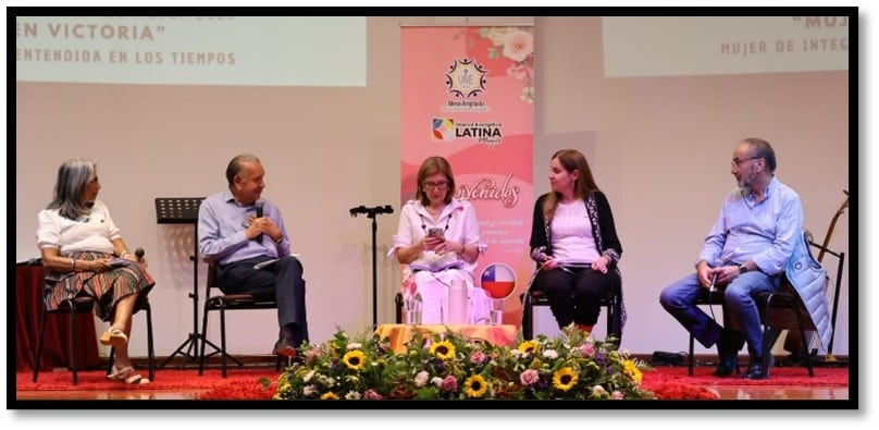 Pr. Louder Garabedian, Vice President of the Latin American Evangelical Alliance (far right) during a discussion on the importance of integrity in the church, together with (from right to left) Pastor Cinthia Hieber from Paraguay, the coordinator of AEL Women Dr. Fátima Oliva, the President of the Alliance of Chile Bishop Emiliano Soto, and Pastor Carmen de Castro from El Salvador.