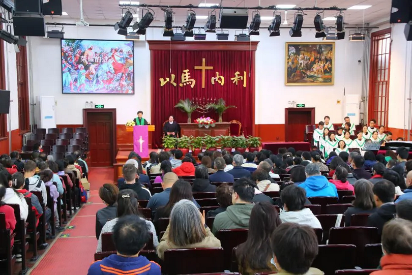 On April 13, 2025, the congregation attended the Palm Sunday service at Gangwashi Church in Beijing.