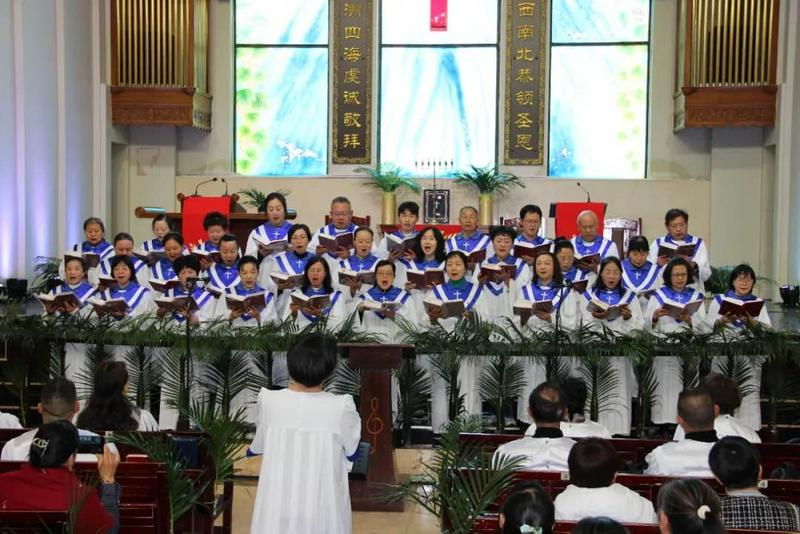 The church choir performed during the Palm Sunday service at Trinity International Church in Kunming City, Yunnan Province, on April 13, 2025.