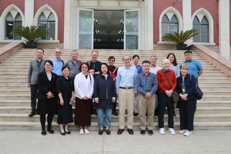 A commemorative photo was taken during the delegation from the Protestant churches in Singapore visiting Jiangsu Theological Seminary in Nanjing, Jiangsu Province, on April 9, 2025.