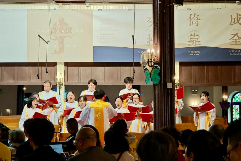 On April 20, 2025, the choir presented hymns of praise to commemorate Easter at Chongwenmen Church in Beijing.
