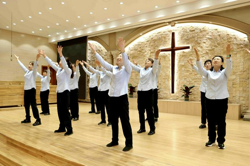 On April 20, 2025, Christians performed a dance to celebrate Easter at Wenhua Road Church in Dalian, Liaoning Province.