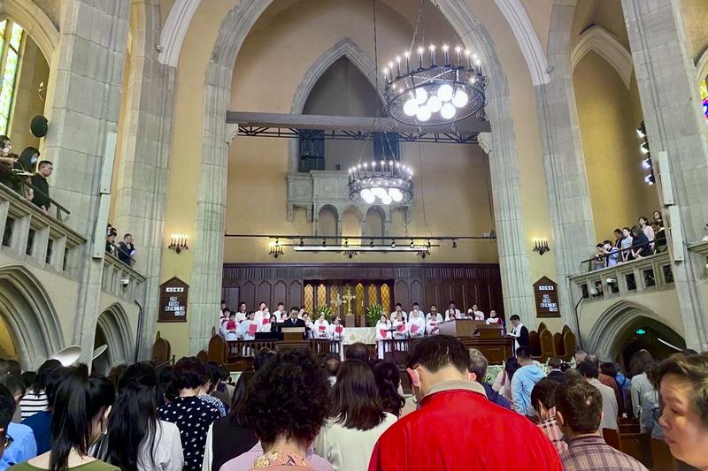 On April 20, 2025, believers gathered for an Easter Sunday worship service at Memorial Moore Church in Shanghai.