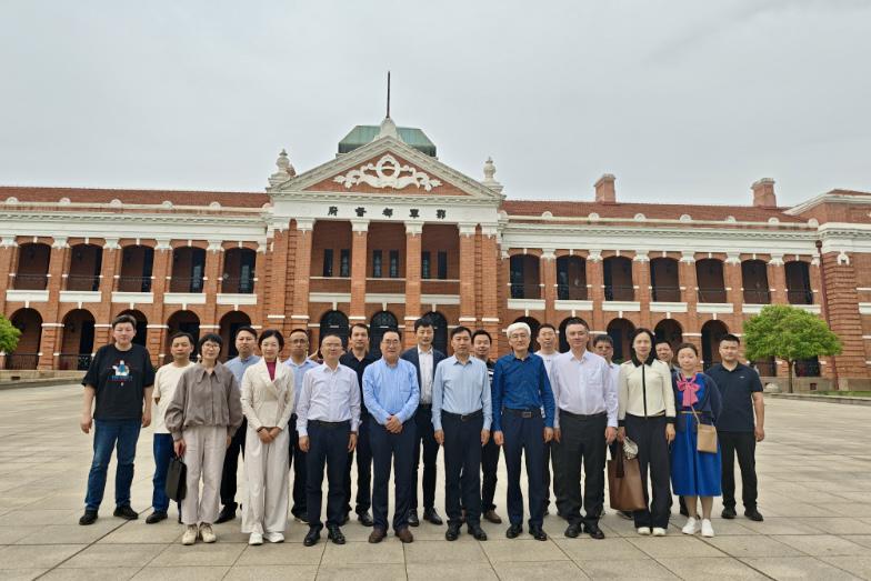 A commemorative photo was taken during the second plenary meeting of the current Media Ministry Committee of CCC&TSPM in Wuhan, Hubei Province, on April 17, 2025.