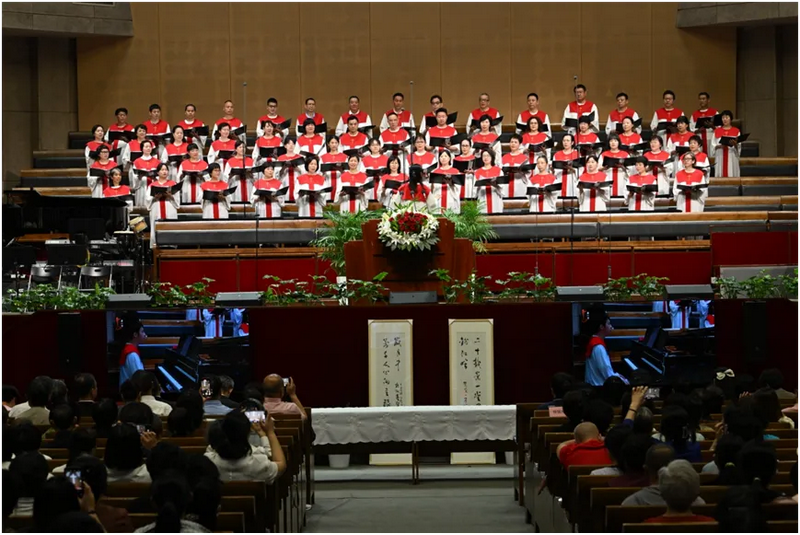 On May 3, 2025, a choir performed in commemoration of the 20th anniversary of Chongyi Church's new building in Hangzhou, Zhejiang Province.