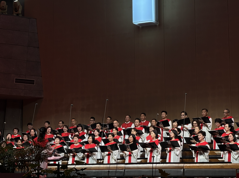 On May 3, 2025, a choir praised God during the 20th anniversary celebration of Chongyi Church's new building in Hangzhou, Zhejiang Province.