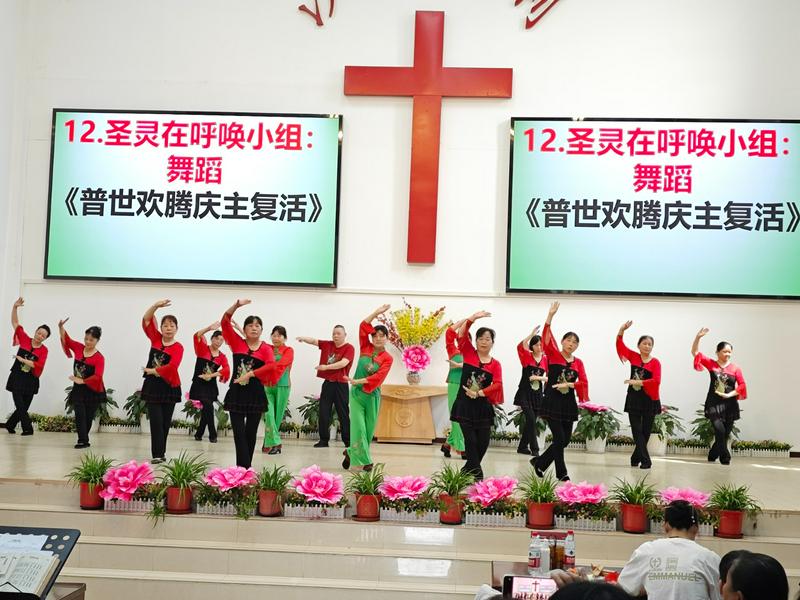 A group of Christian women performed a dance during the Easter celebration from April 19 to 20, 2025, at Liufang Church in Wuhan, Hubei Province.