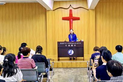 On May 14, 2025, Shaanxi Bible School invited psychological counselor Yang Ping to deliver a special lecture titled "Enhancing Psychological Resilience for a Fulfilling Life" at the "Chang'an Forum" of the Sinicization of Christianity Research Center in Xi'an City, Shaanxi Province.