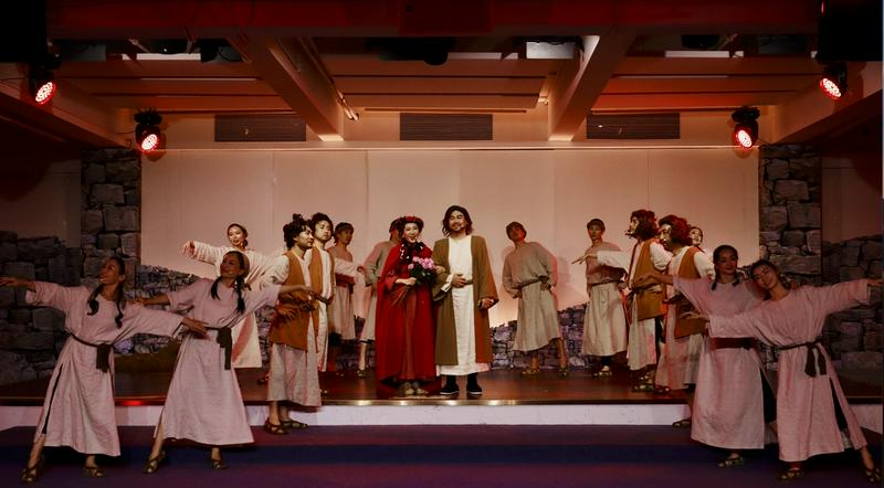 A group of believers presented the wedding scene of Ruth and Boaz during the musical at Qiaocheng Church in Shenzhen, Guangdong Province, on May 10, 2025.