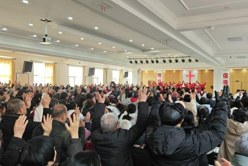 The congregation gathered to celebrate Christmas during a worship service at a county church in the Guanzhong Plain of Shaanxi Province on December 24, 2024.