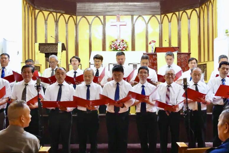 On June 15, 2025, Father’s Day, Chongwenmen Church in Beijing held a themed event titled “Gifts for Dad” during its fourth and fifth Sunday worship services.
