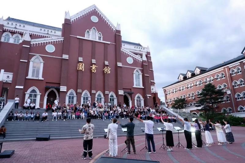 A graduation praise meeting took place at Northeast Theological Seminary in Shenyang, Liaoning Province, on June 10, 2025.