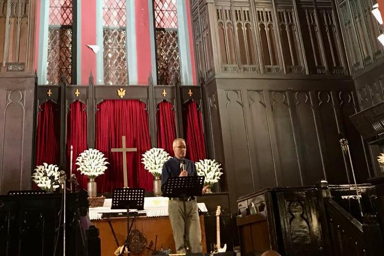 Dale Cuckow, senior pastor of Shanghai Community Church, delivered a message at the English service on April 21, 2019.
