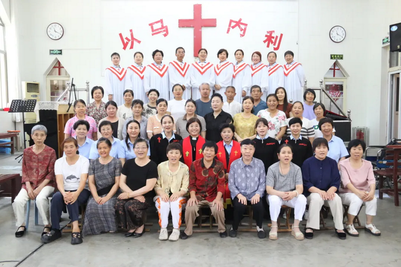 A commemorative photo was taken during the 2025 baptism and Holy Communion service at Shengfu Church in Jinan, Shandong, on July 13, 2025.