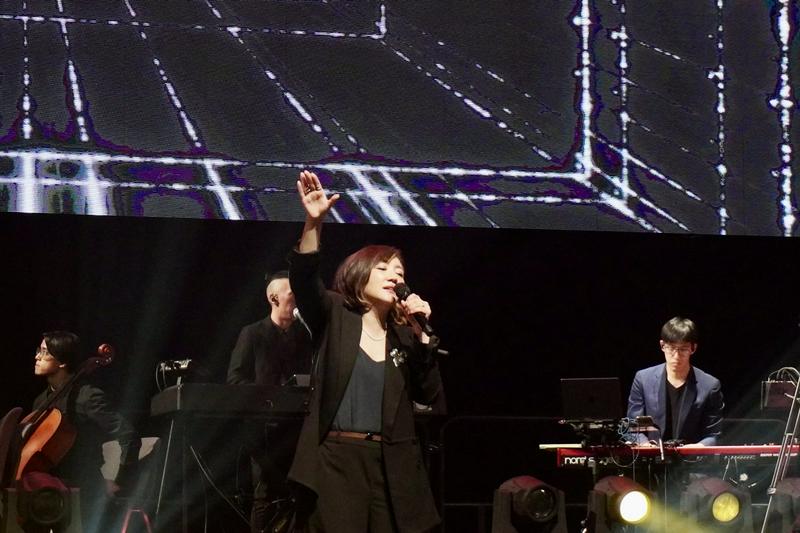 Rev. Tiffany M. Cheng, one of the worship leaders of the Stream of Praise Music Ministries, worshipped God at the Hong Kong Convention & Exhibition Centre on August 2, 2025.