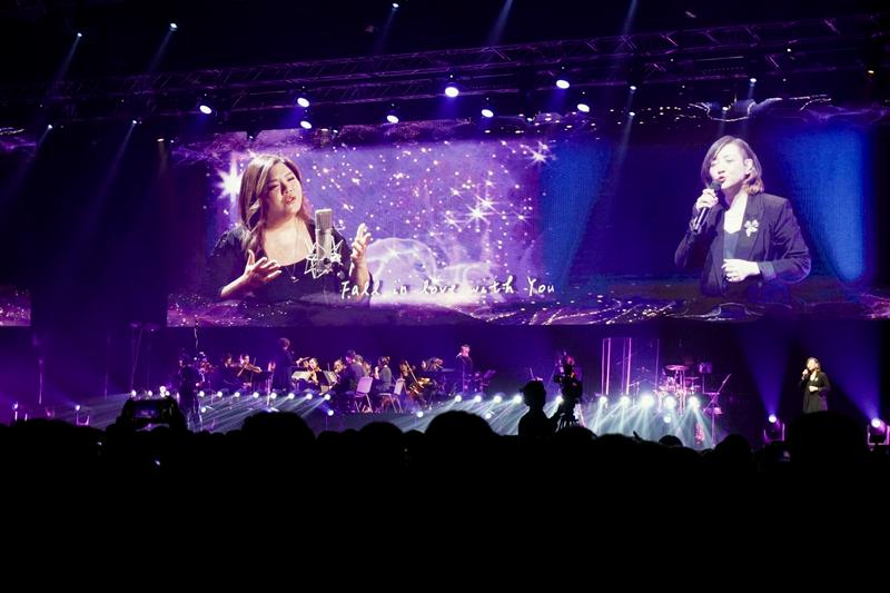 Rev. Sandy Yu (right) and one of her coworkers presented a duet performance at the Hong Kong Convention & Exhibition Centre on August 2, 2025.