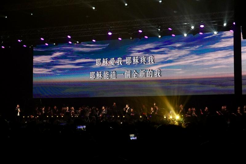 Stream of Praise Music Ministries performed hymns of praise to the audience during the team's 2025 Asia Tour at the Hong Kong Convention & Exhibition Centre on August 2, 2025.