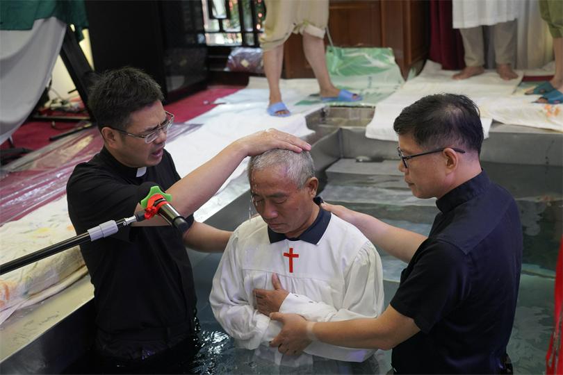A Christian man was baptized by immersion at Sicheng Church in Hangzhou, Zhejiang Province, on August 3, 2025.