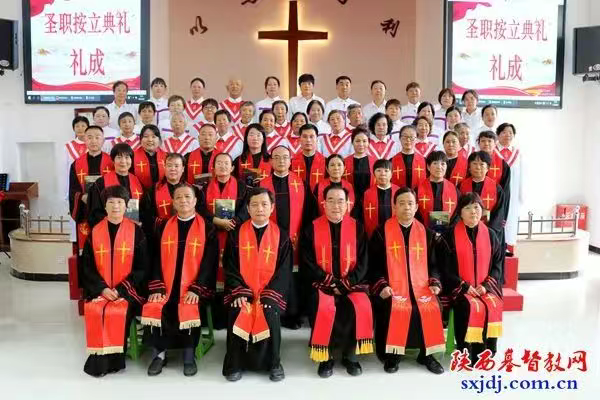 A commemorative photo was taken during the ordination ceremony at Nanshan Church in Baota District, Yan'an City, Shaanxi Province, on August 24, 2025.
