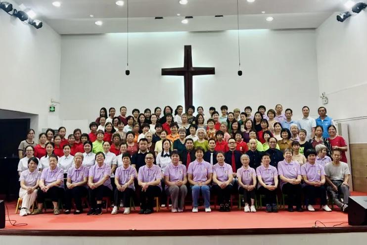 A commemorative photo was taken during the retreat at Liyusha Church in Foshan City, Guangdong Province, on August 30, 2025.